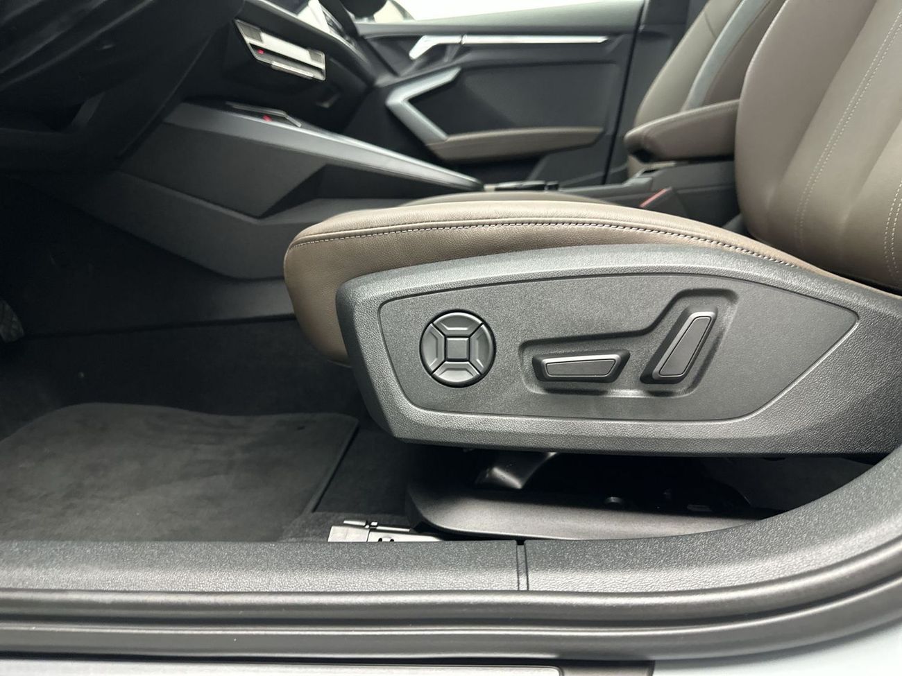 Audi A3 Sedan Advanced 35 TFSI _ SILVER