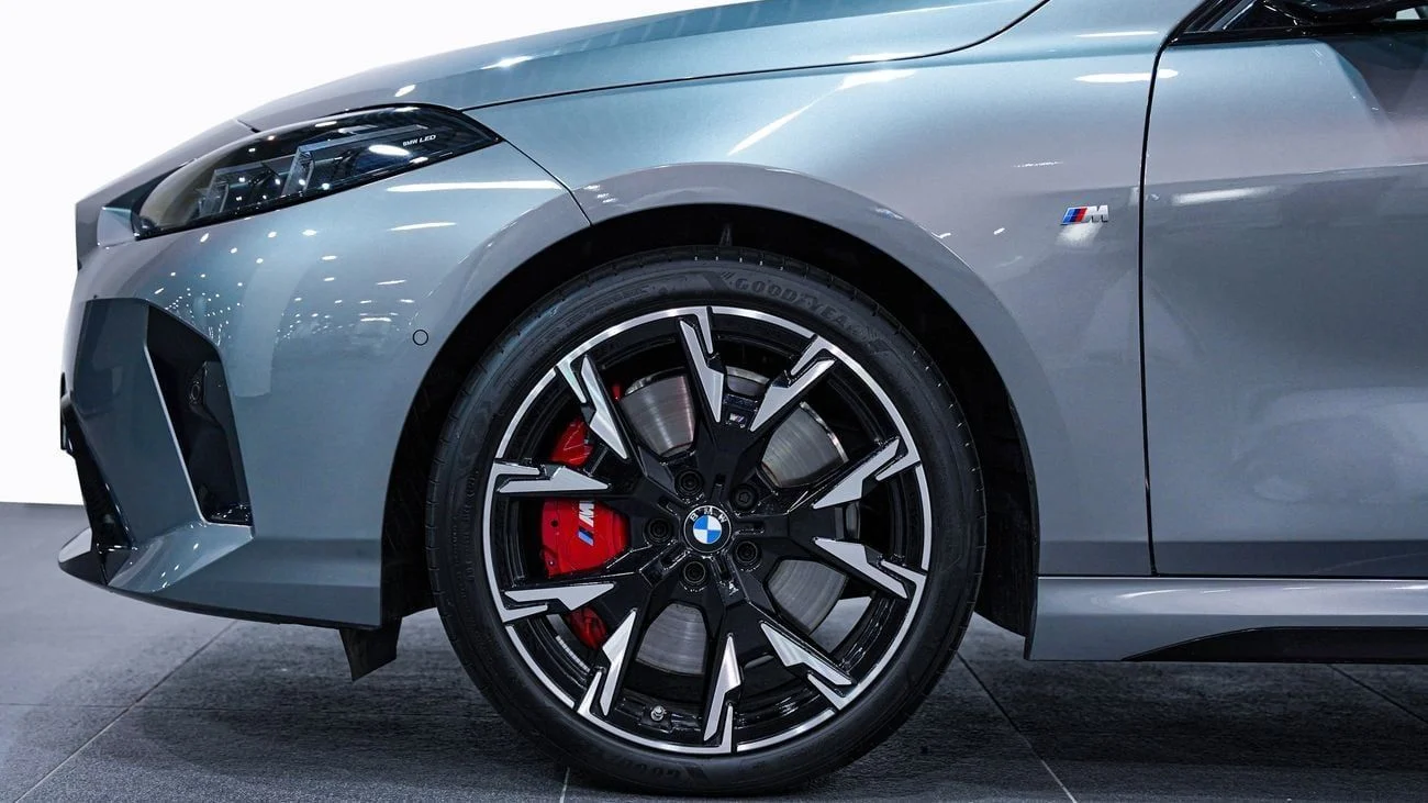 BMW 118i _2025 AT _4 Cylinders_ BLUE