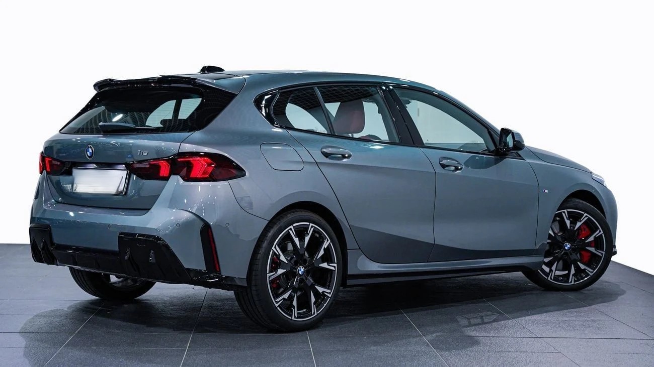 BMW 118i _2025 AT _4 Cylinders_ BLUE