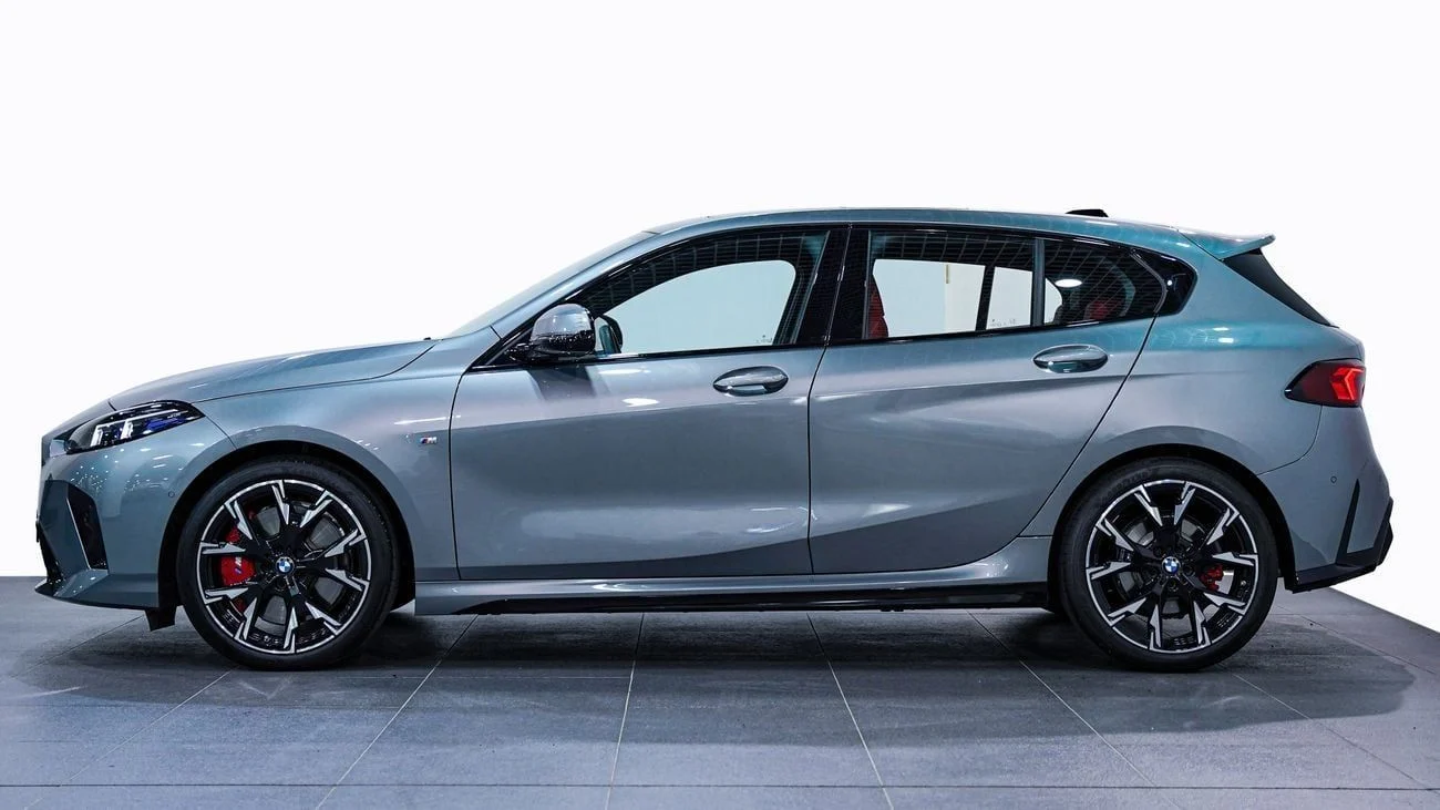 BMW 118i _2025 AT _4 Cylinders_ BLUE