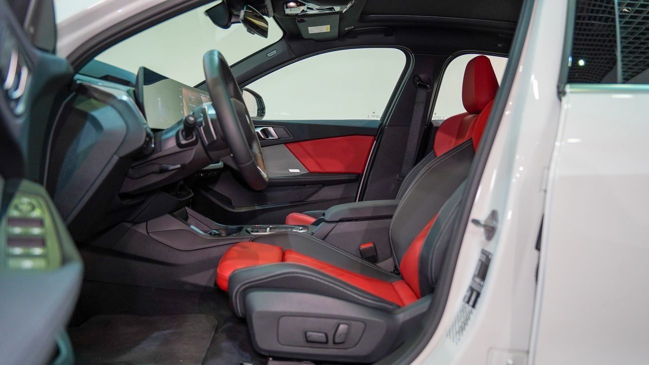 BMW 118i _2025 AT _4 Cylinders _ PETROL _WHITE