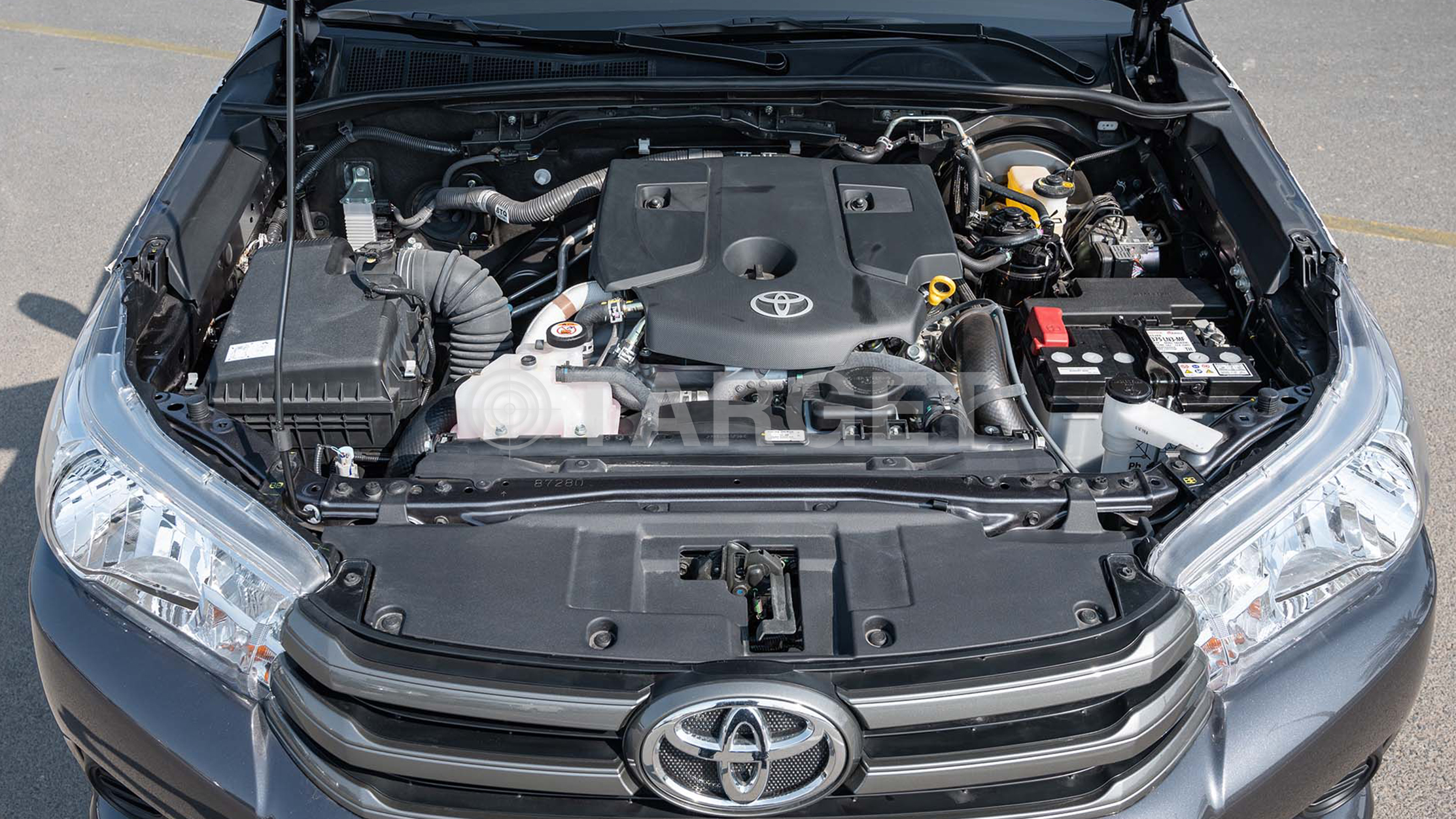 HILUX 2.4L MED Basic GRAY