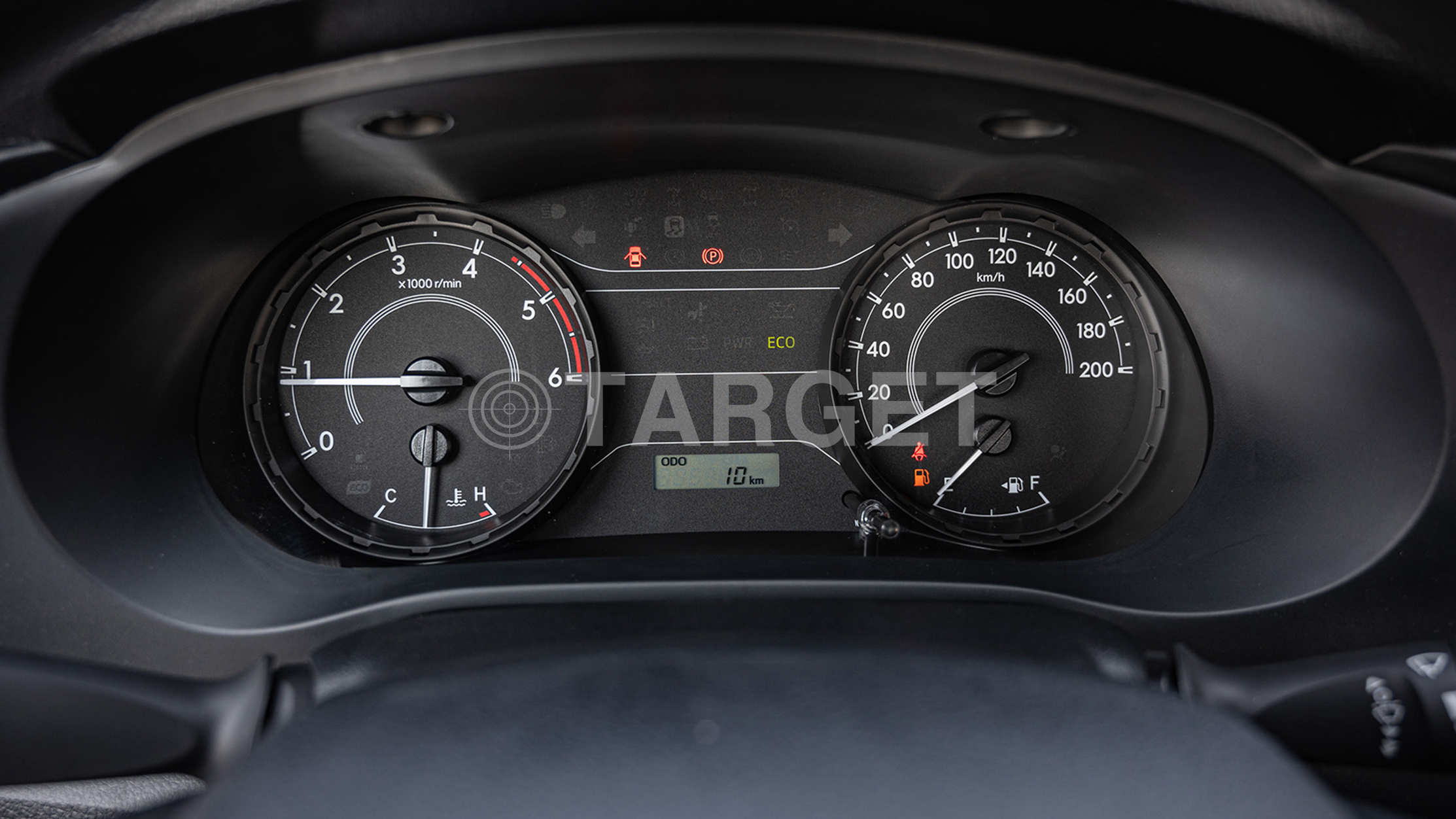 HILUX 2.4L MED Basic GRAY