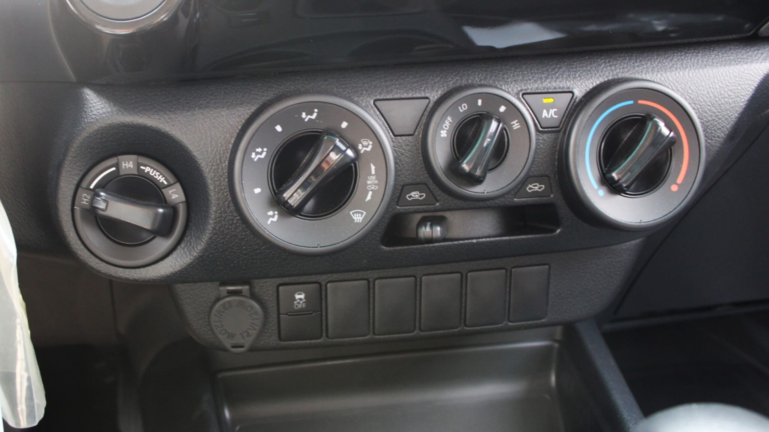 HILUX 2.7L COMFORT DC 6-AT 4X4 HI SPECS