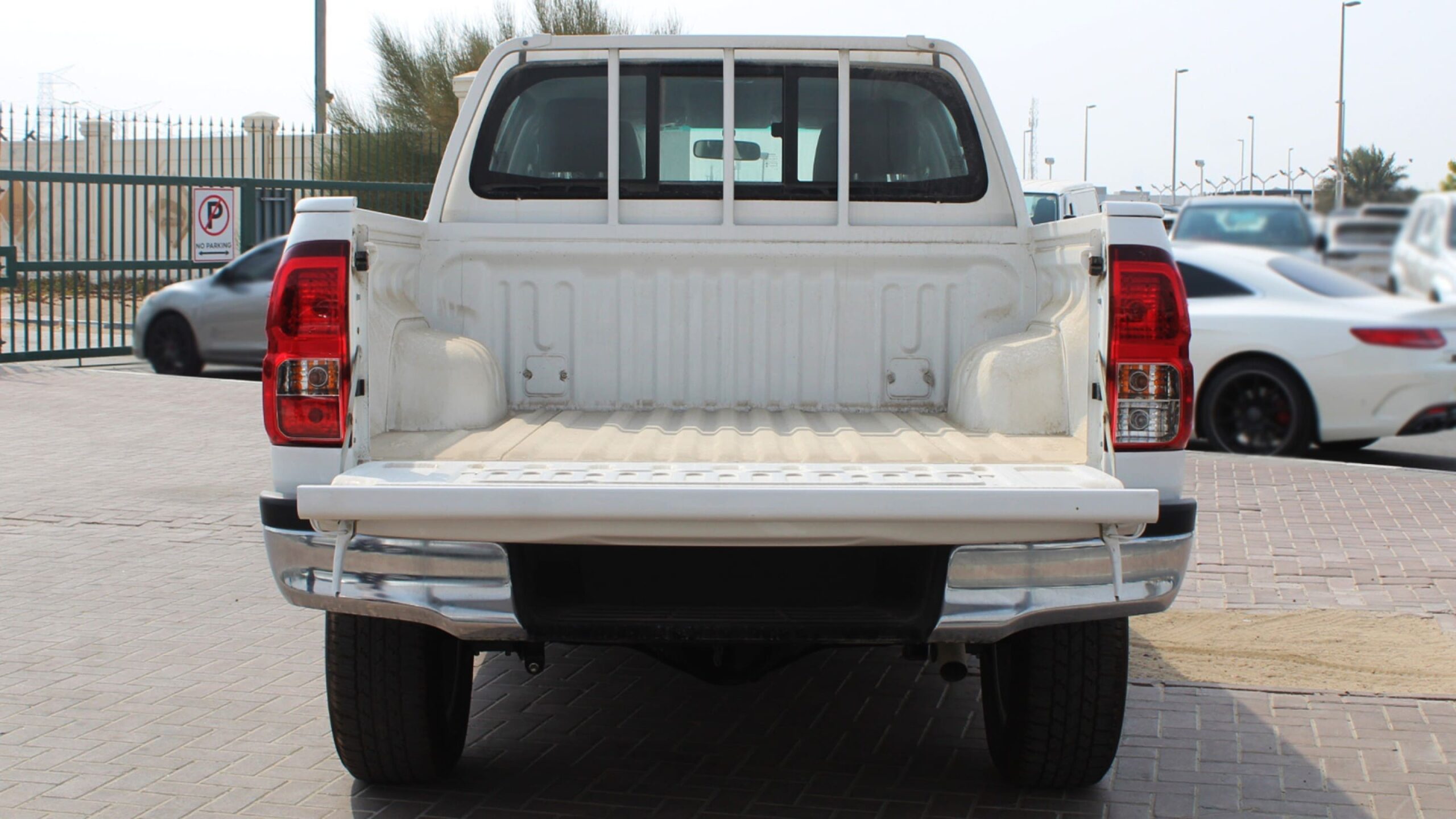 HILUX 2.7L COMFORT DC 6-AT 4X4 HI SPECS