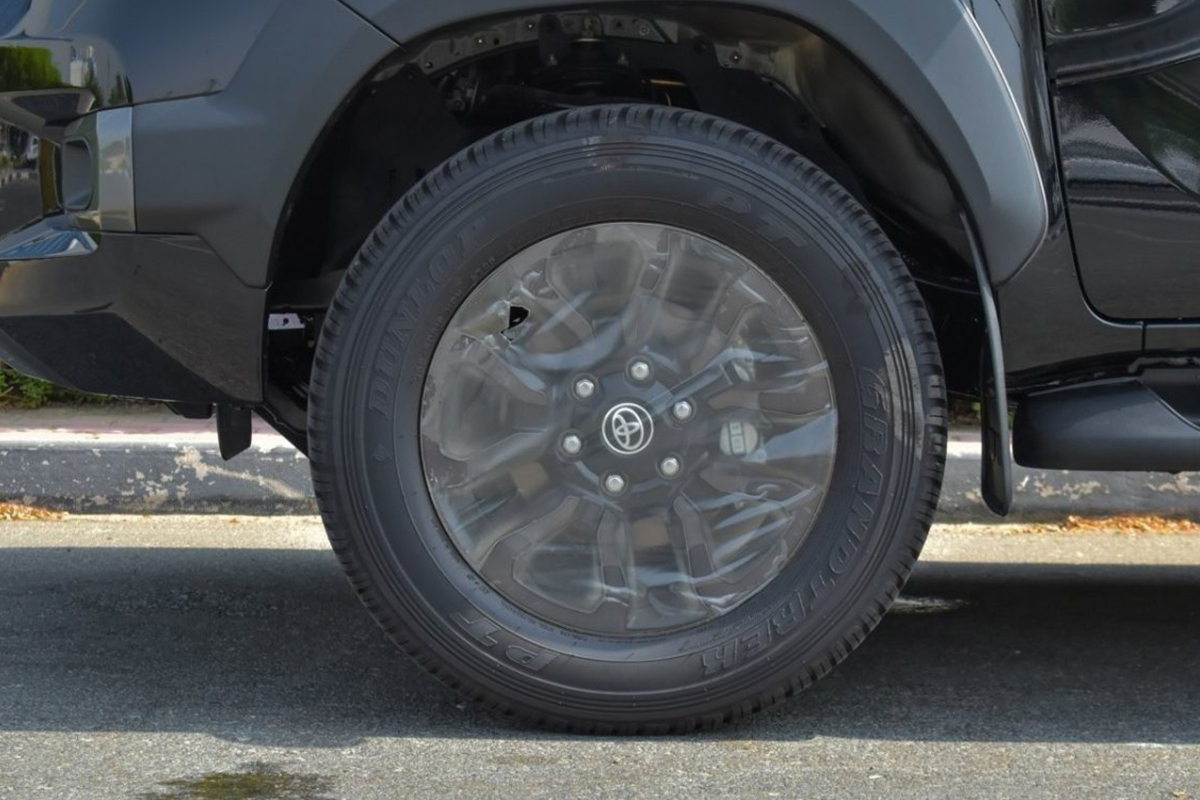 HILUX ADVENTURE 4.0P  _ BLACK
