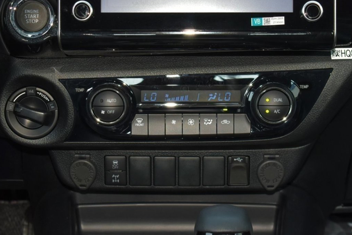 HILUX ADVENTURE 4.0P  _ BLACK