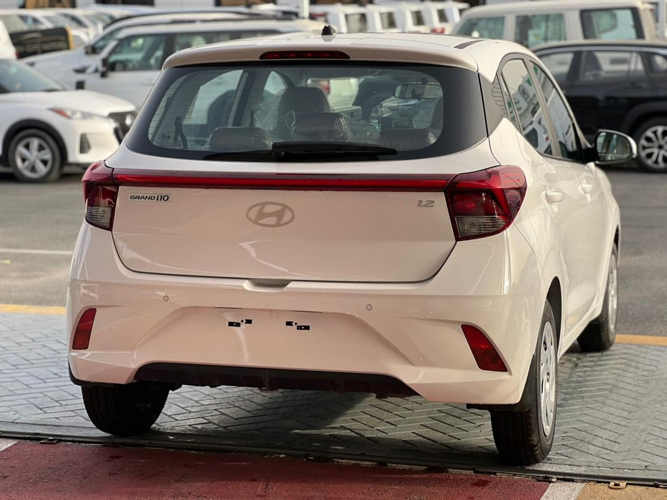 Hyundai Grand i10-1.2L 2026 _ white