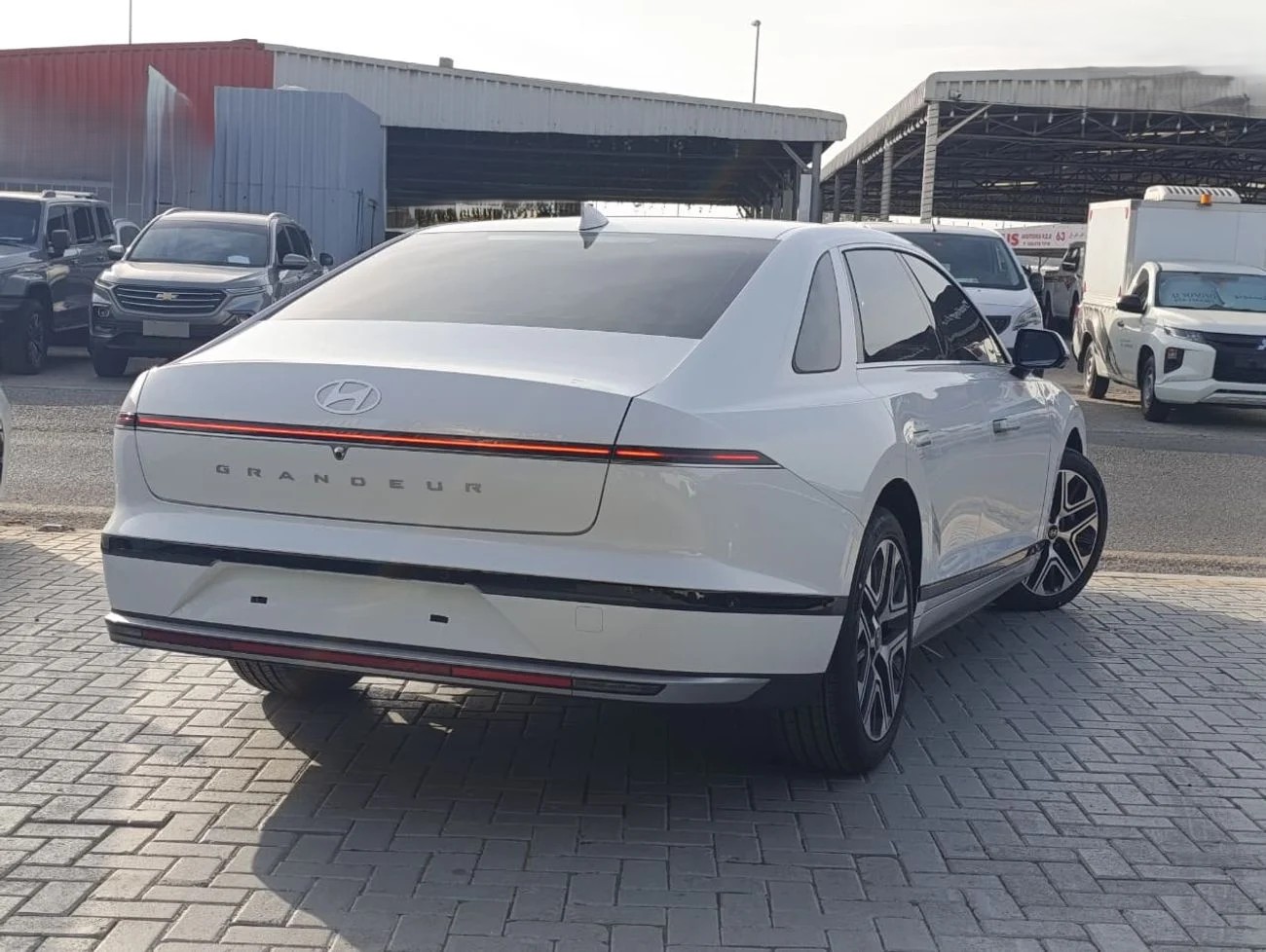 HYUNDAI GRANDEUR 2026 2.5 _ white