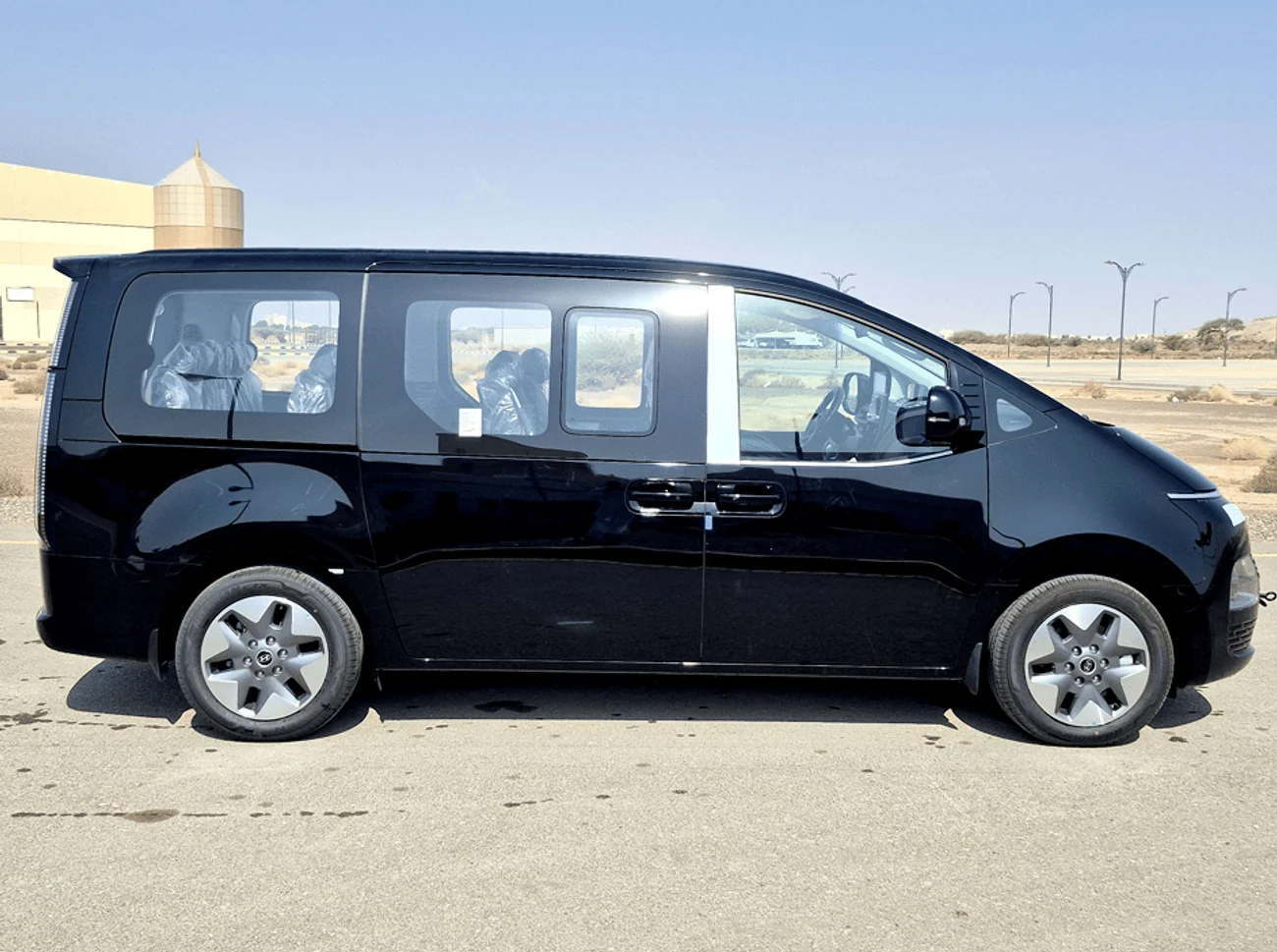 Hyundai Staria (US4) 11 SEATER PREMIER AT 2.2l -2026 - black