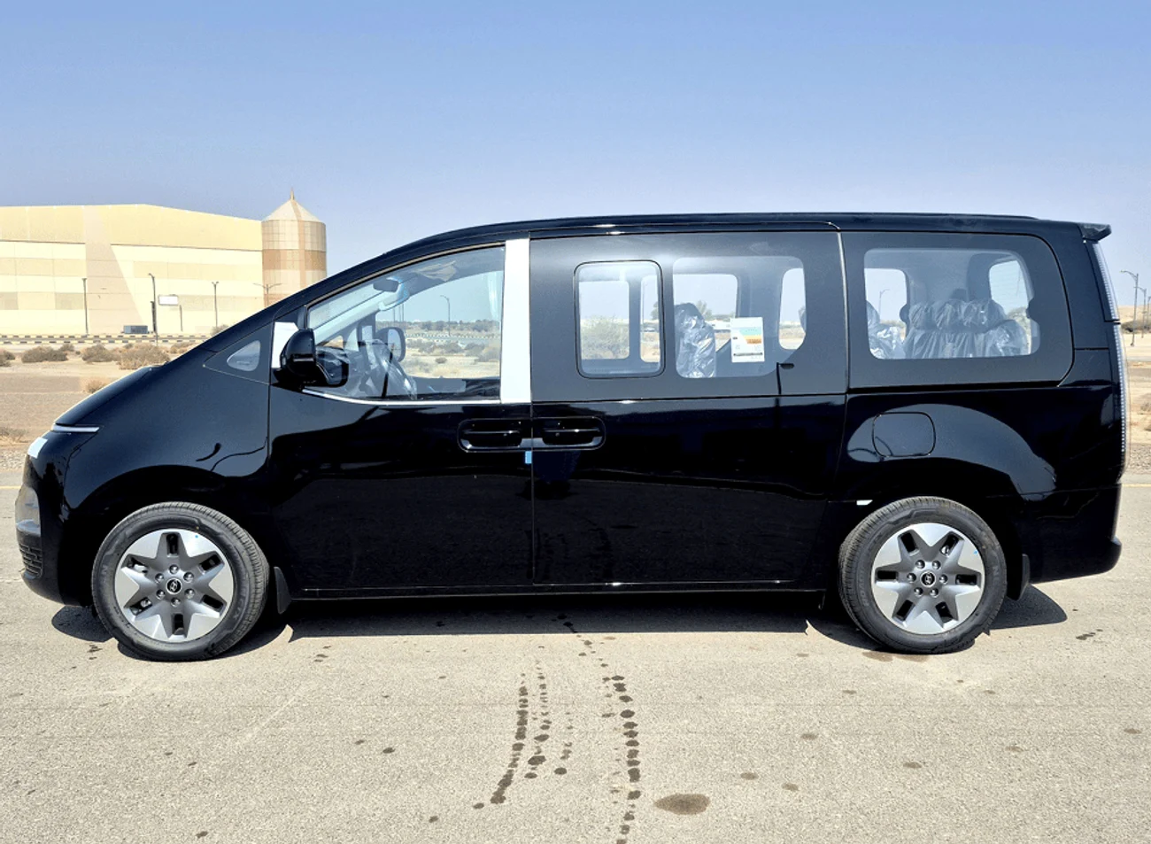 Hyundai Staria (US4) 11 SEATER PREMIER AT 2.2l -2026 - black