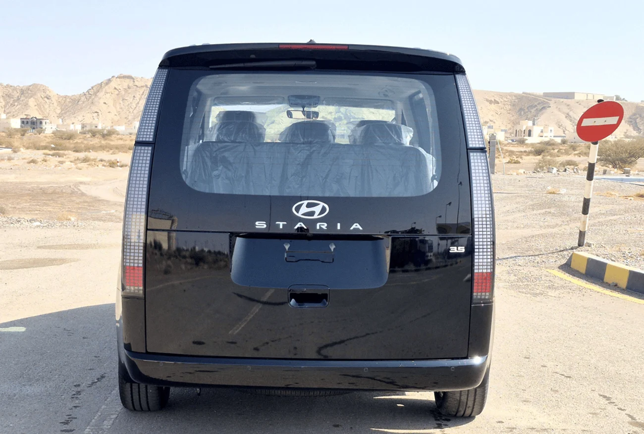 Hyundai Staria (US4) 11 SEATER PREMIER AT 2.2l -2026 - black