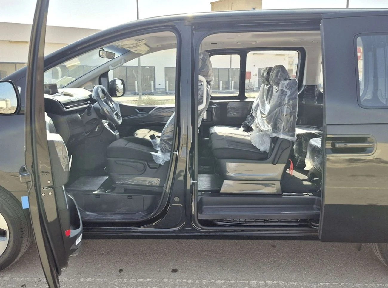 Hyundai Staria (US4) 11 SEATER PREMIER AT 2.2l -2026 - black