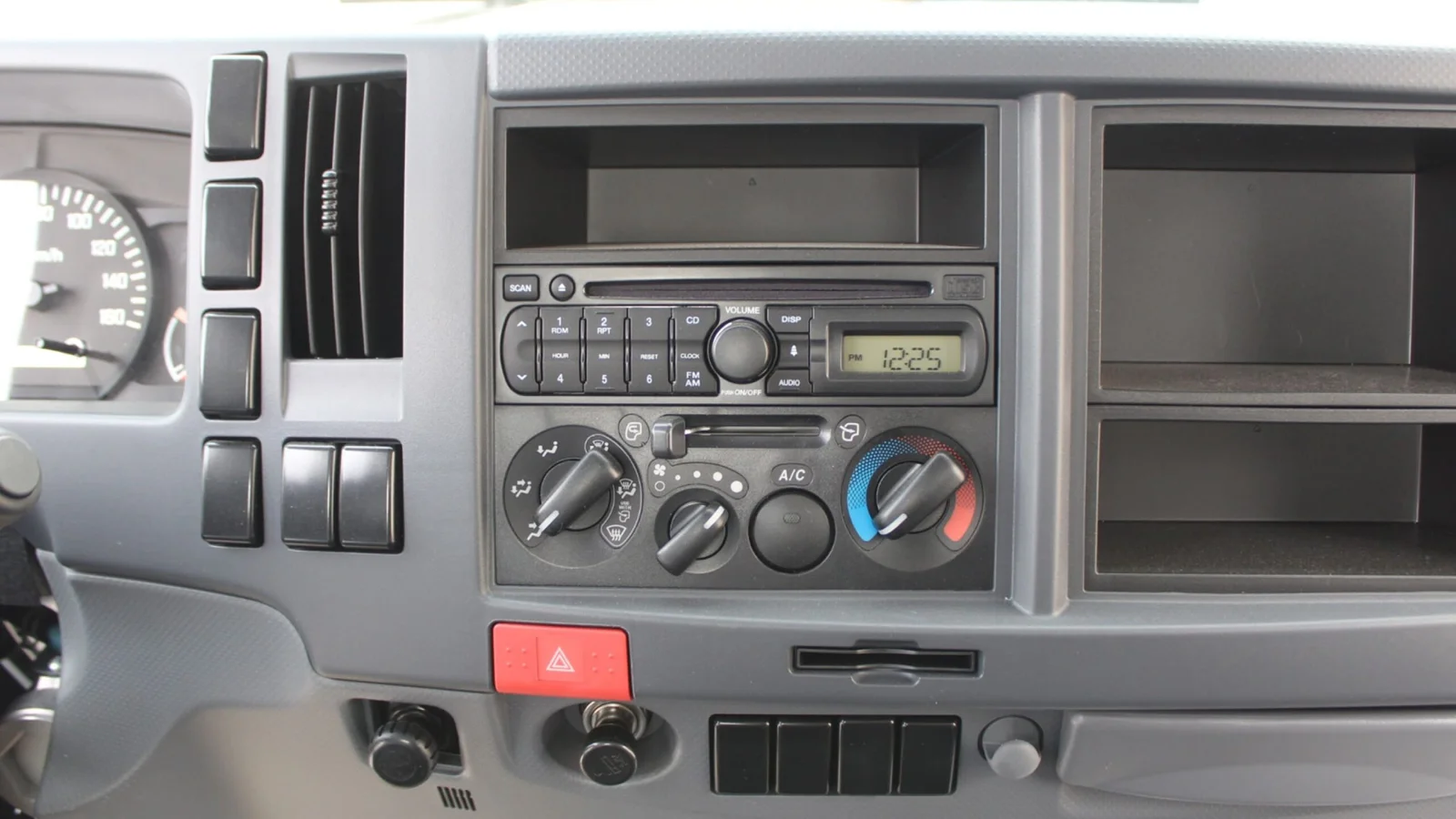 ISUZU NPR 4570 cc TRUCK CAB CHASSIS 4X2 DIESEL MT