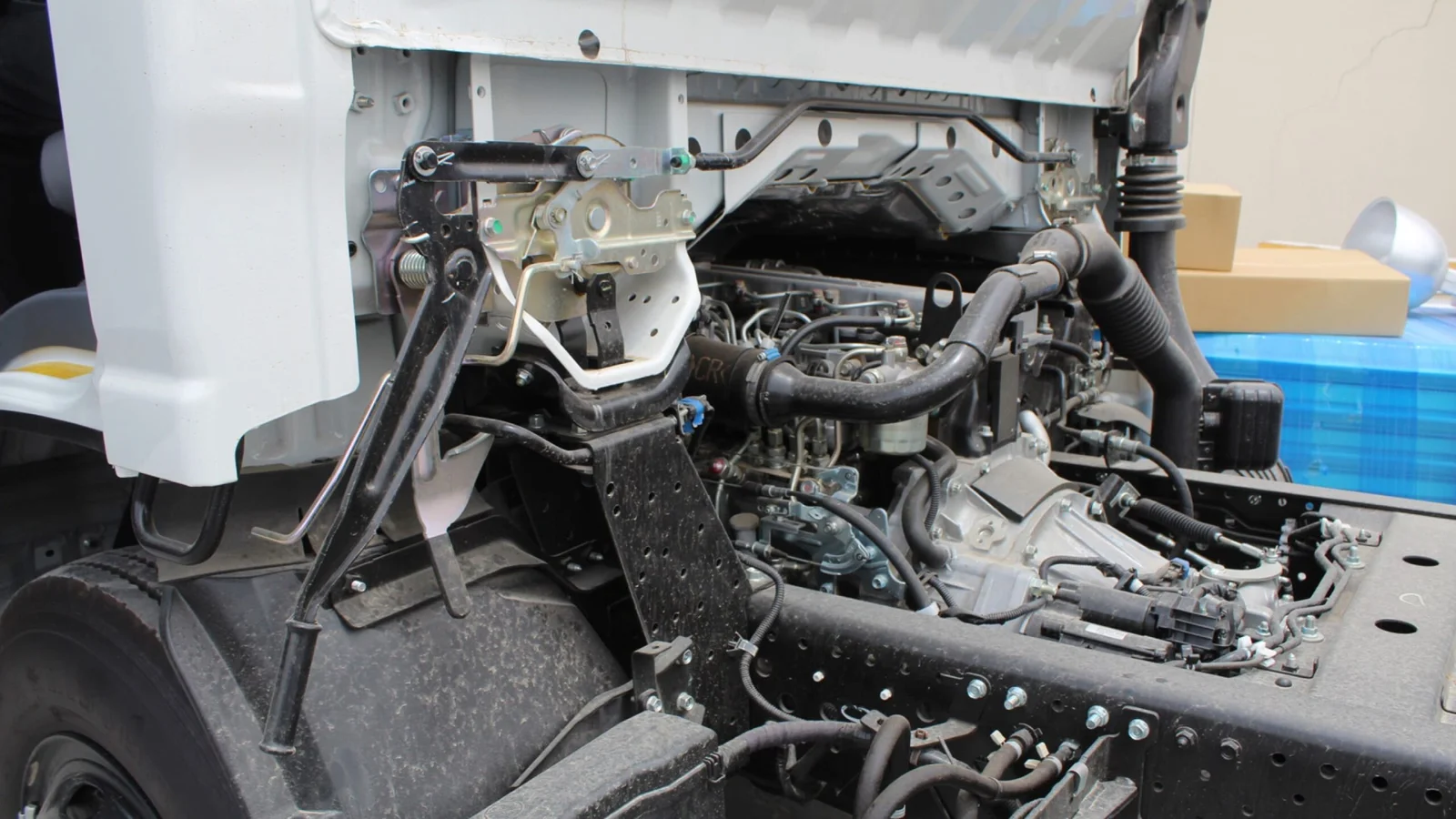 ISUZU NPR 4570 cc TRUCK CAB CHASSIS 4X2 DIESEL MT