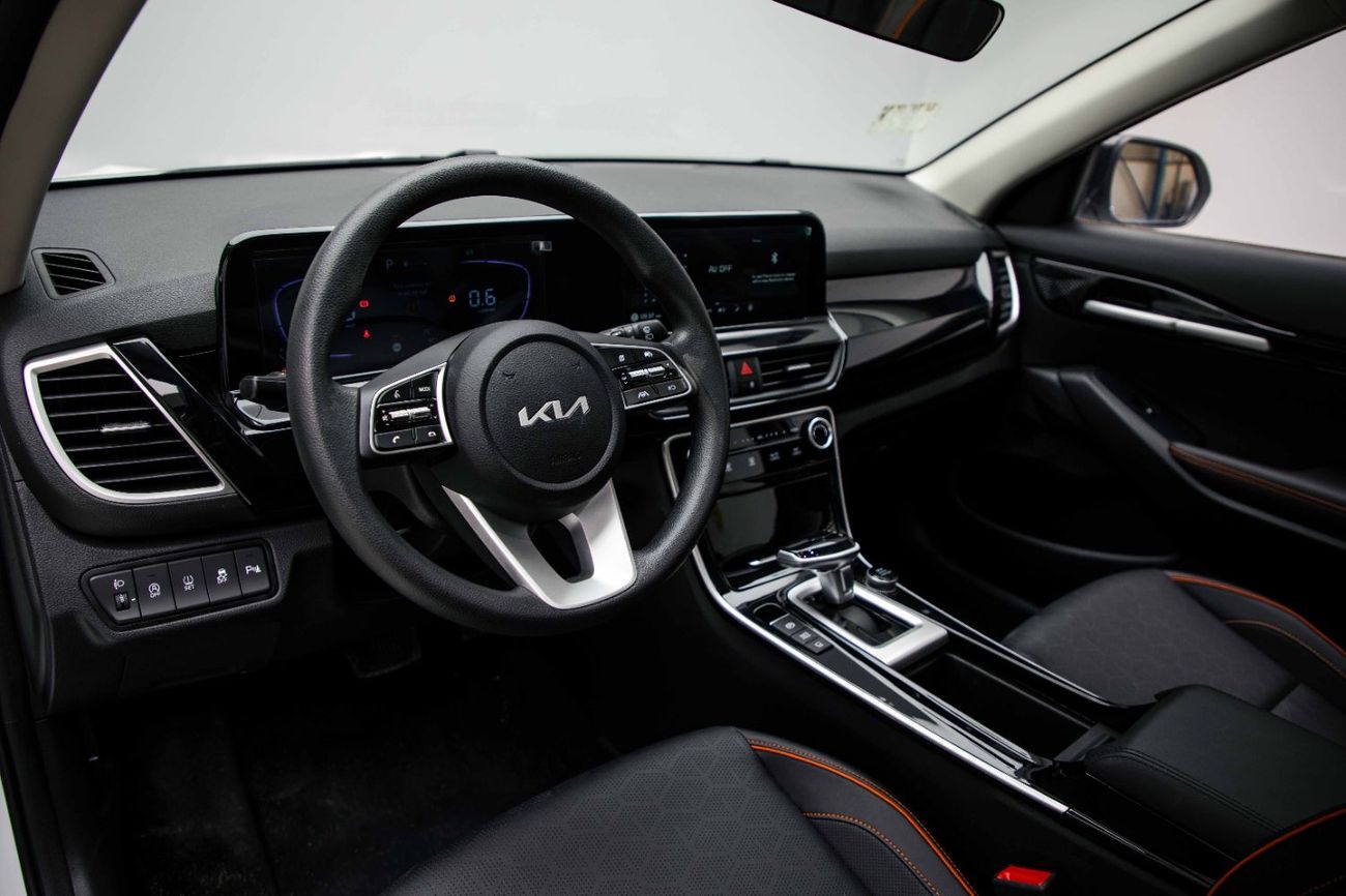 Kia Seltos Luxury 1.5L - White Inside Black 2026