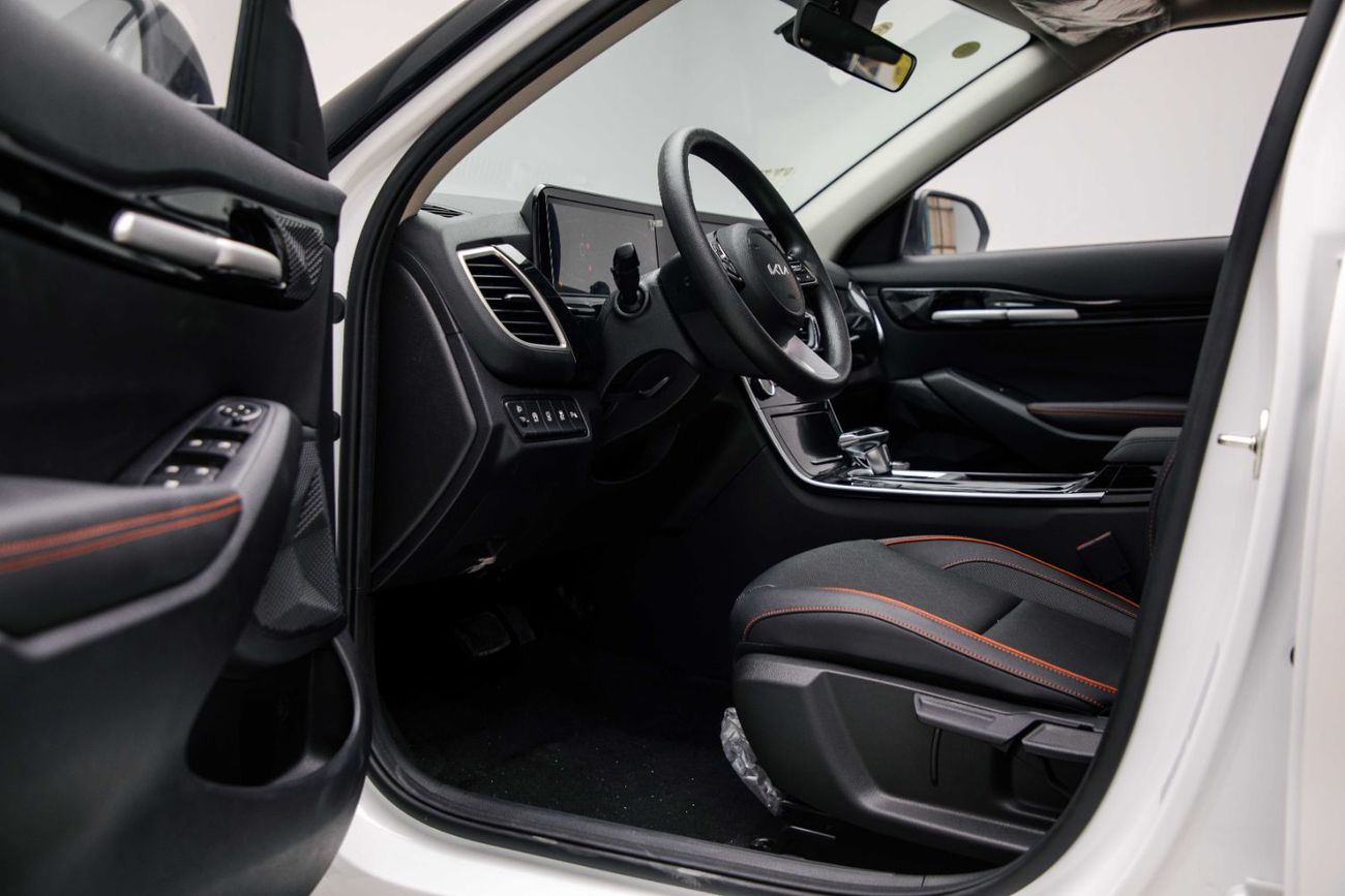 Kia Seltos Luxury 1.5L - White Inside Black 2026