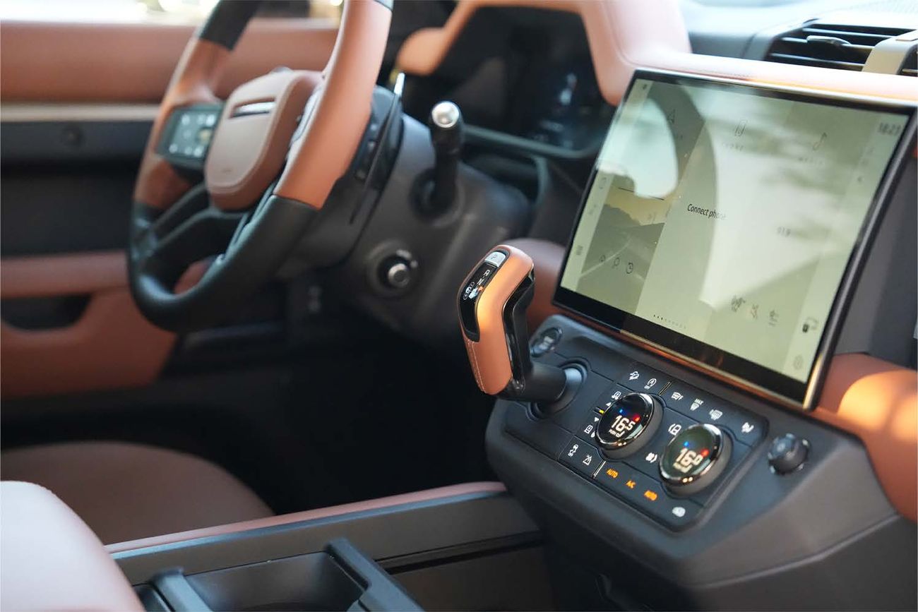 Land Rover Defender 110 OCTA P635 -2026 Gold