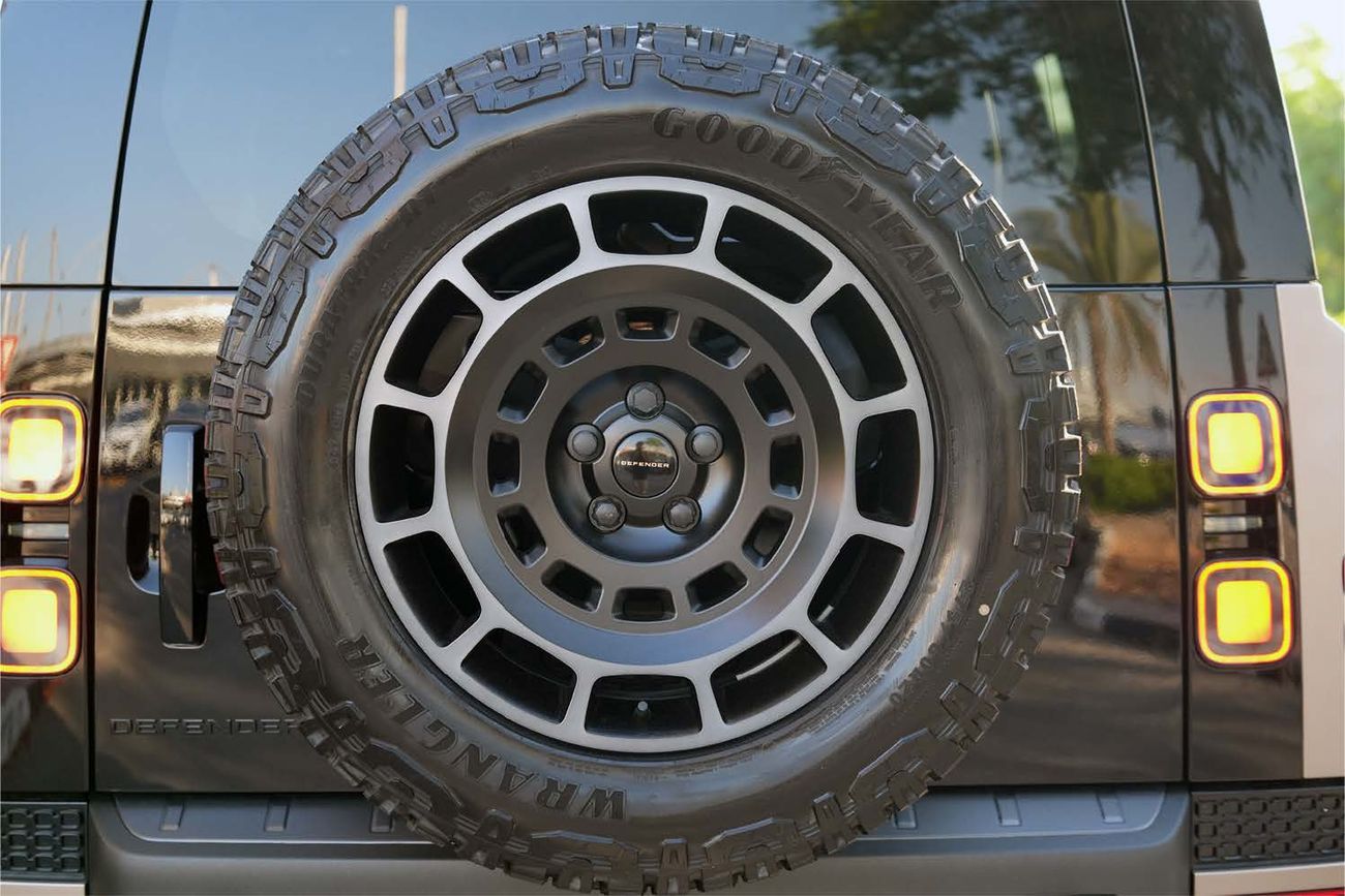 Land Rover Defender 110 OCTA P635 -2026 Gold