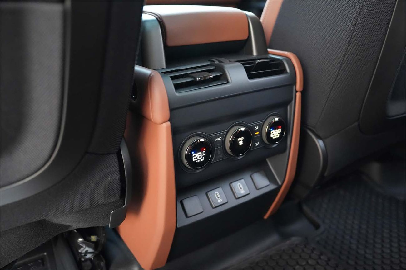 Land Rover Defender 110 OCTA P635 -2026 Gold