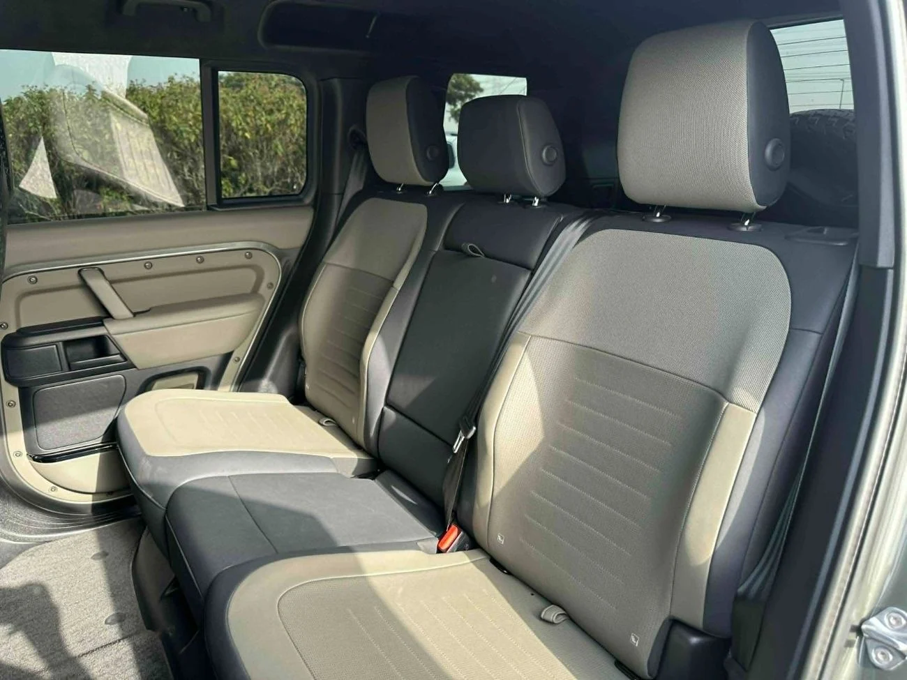 Land Rover Defender  GREEN _2025