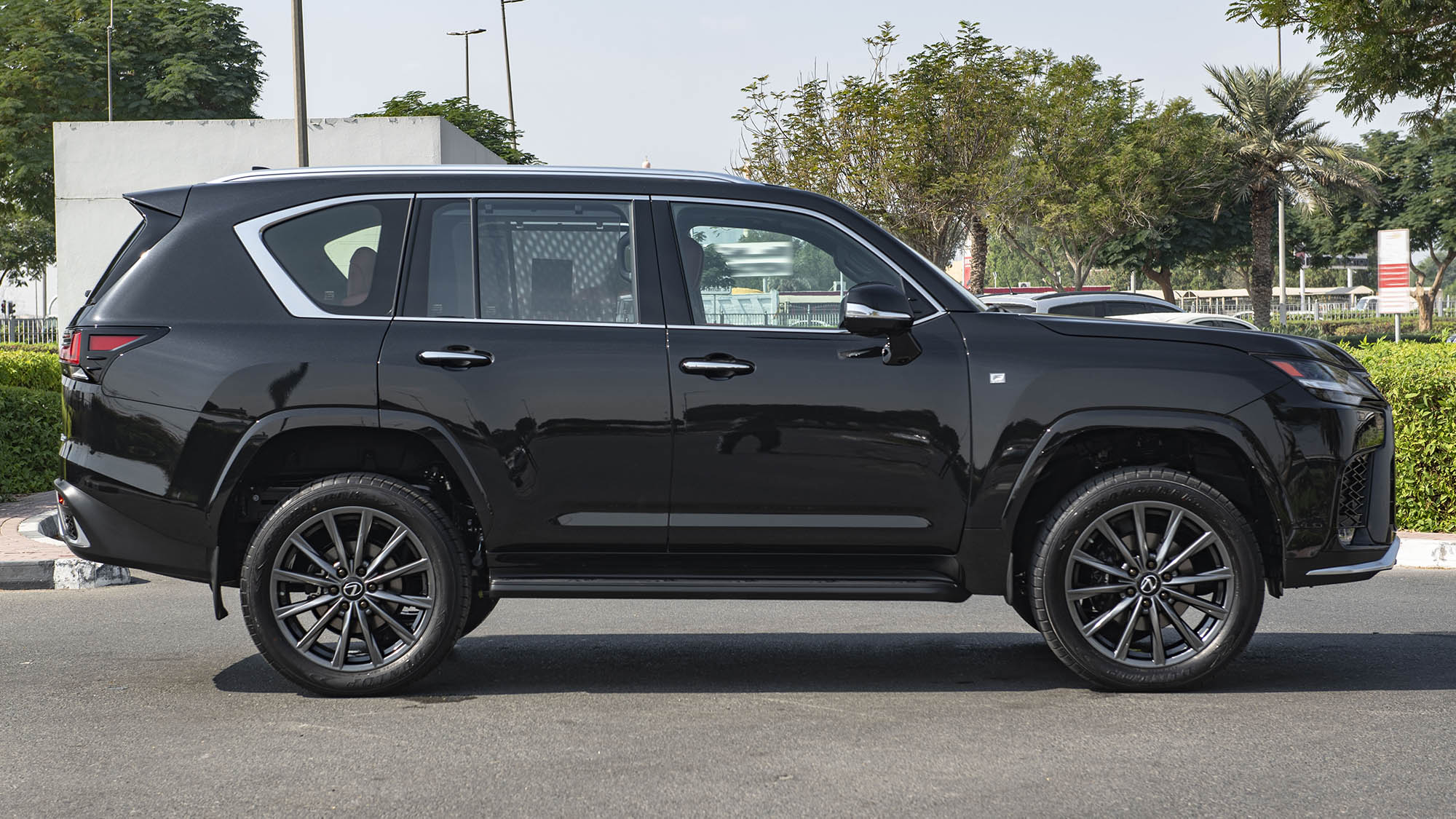 Lexus LX500