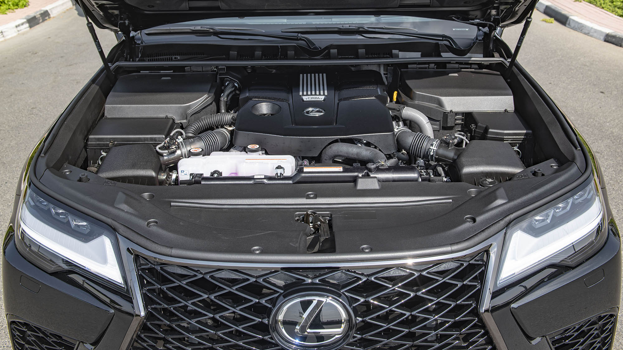 Lexus LX500