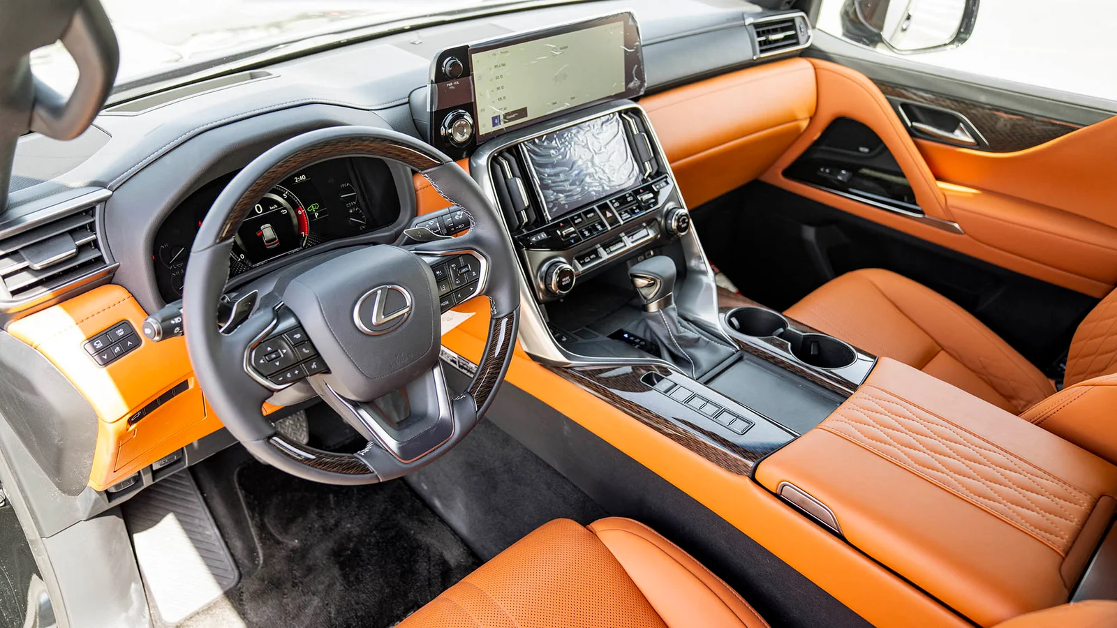 LEXUS LX600 VIP 3.5P AT MY2025 – BLACK