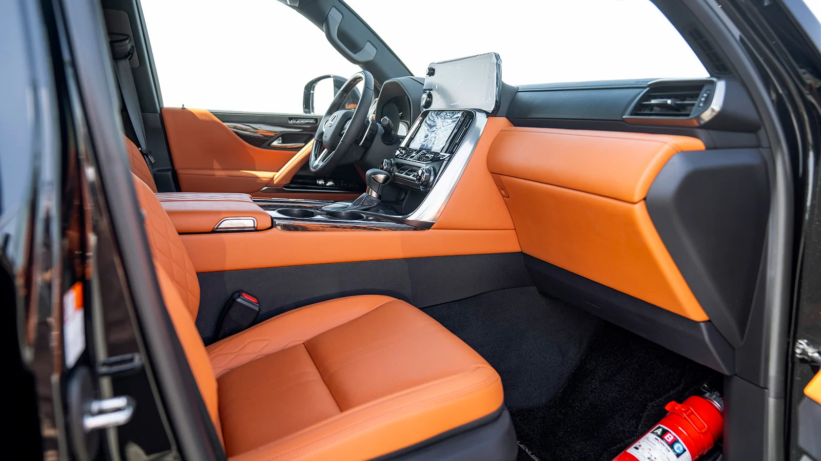 LEXUS LX600 VIP 3.5P AT MY2025 – BLACK