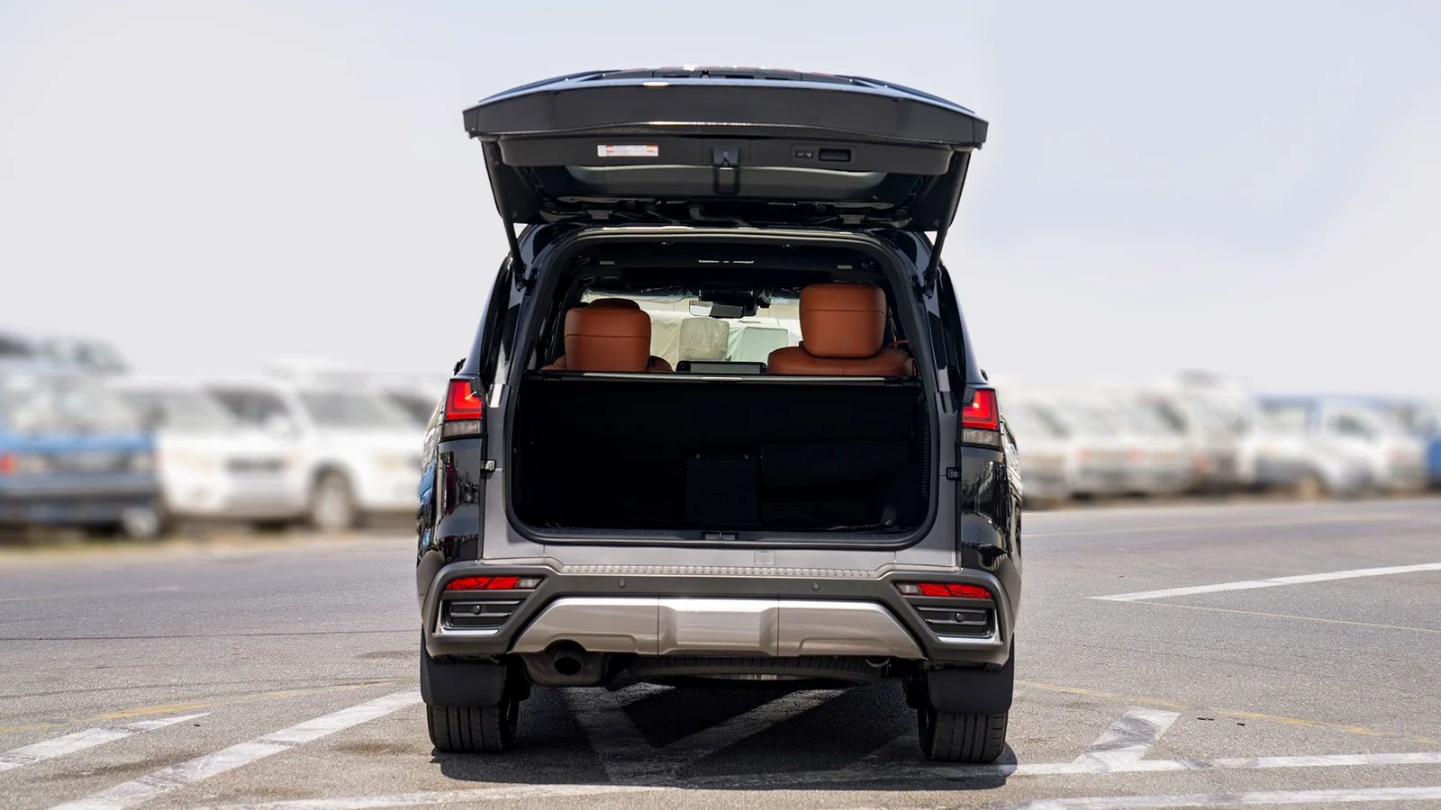 LEXUS LX600 VIP 3.5P AT MY2025 – BLACK