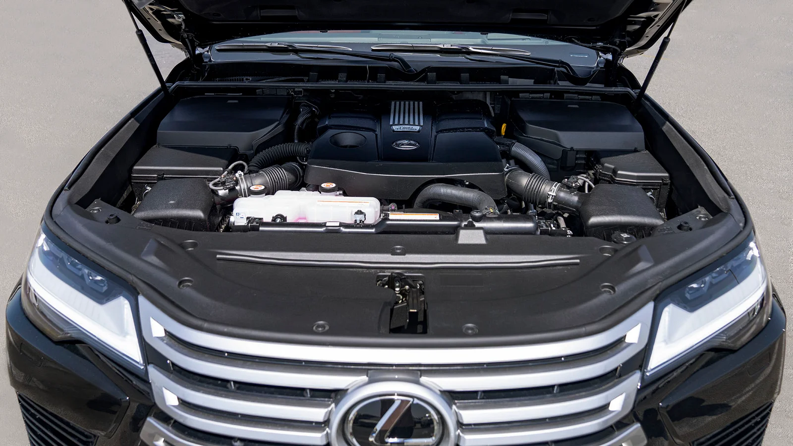 LEXUS LX600 VIP 3.5P AT MY2025 – BLACK