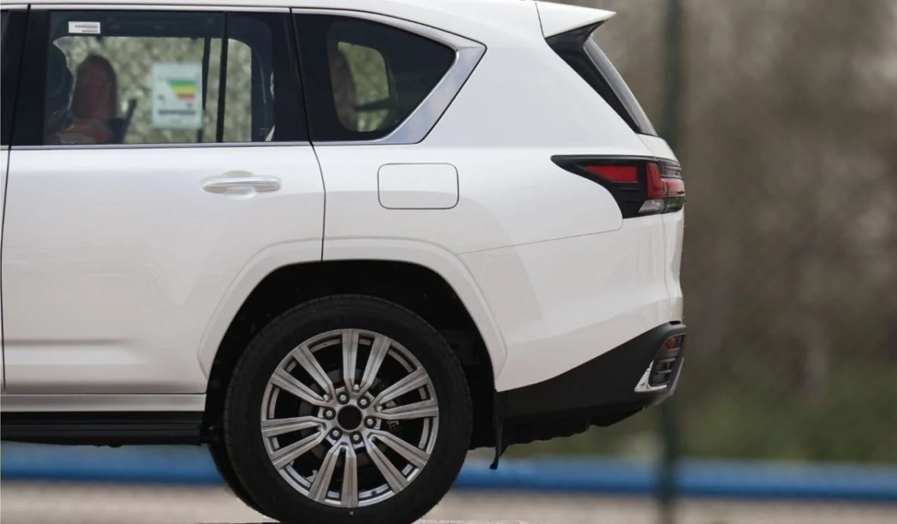 Lexus LX600 VIP V4  WHITE-FLAIR