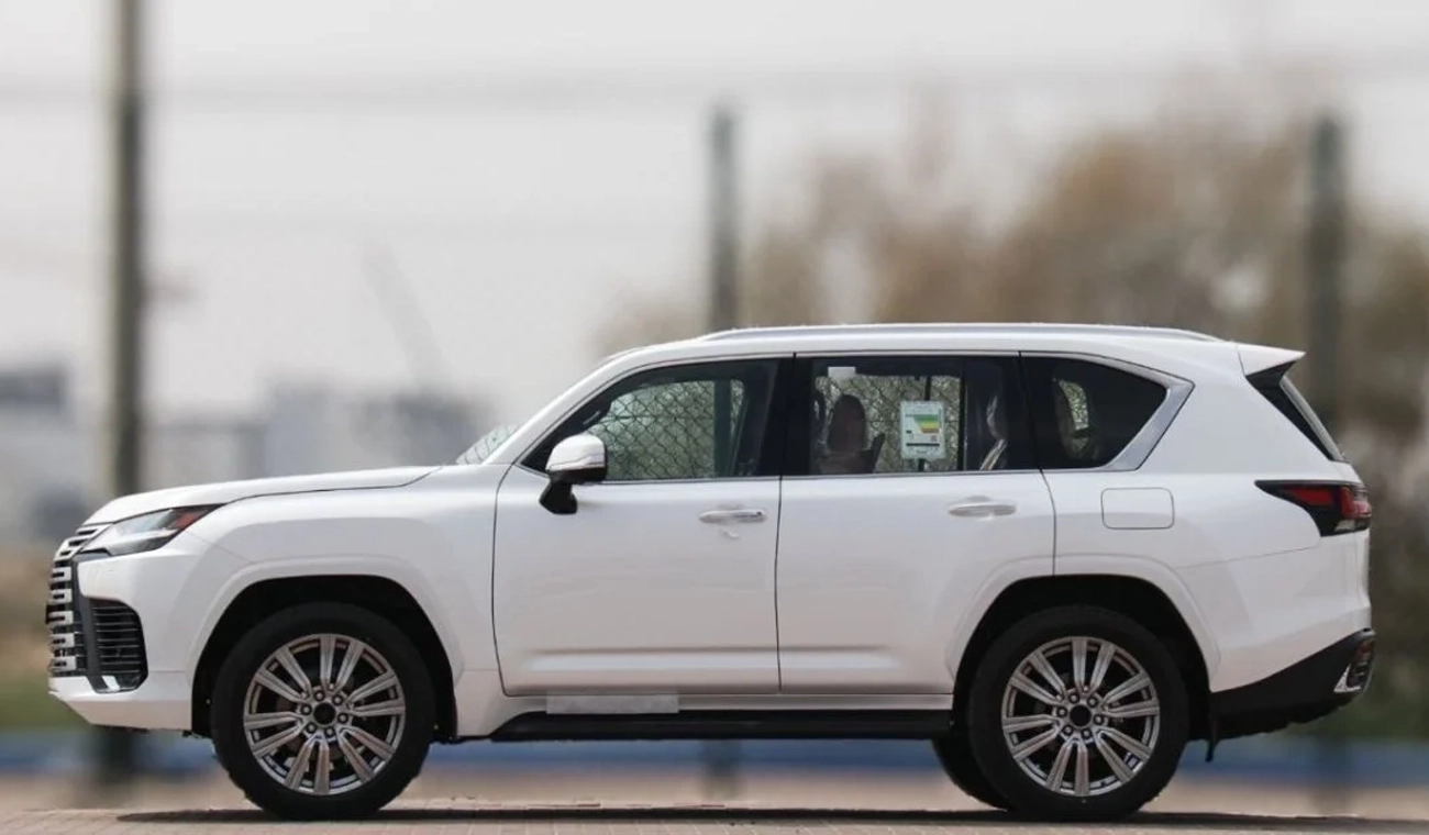 Lexus LX600 VIP V4  WHITE-FLAIR