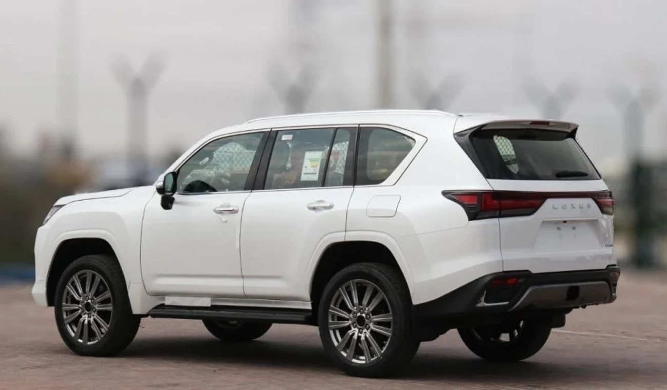 Lexus LX600 VIP V4  WHITE-FLAIR
