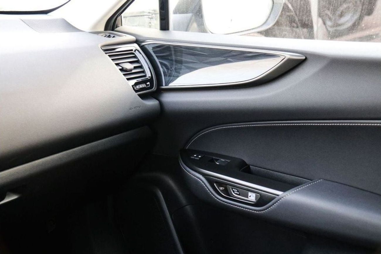 Lexus NX350h 2025 at black