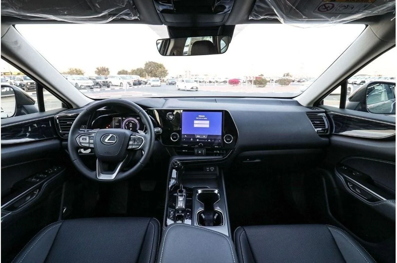 Lexus NX350h 2025 at black