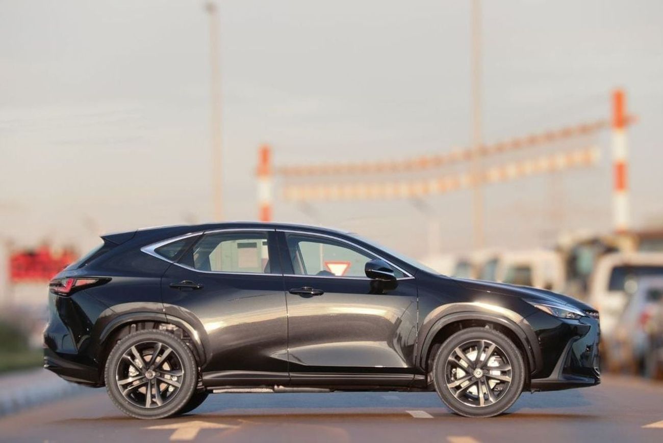 Lexus NX350h 2025 at black