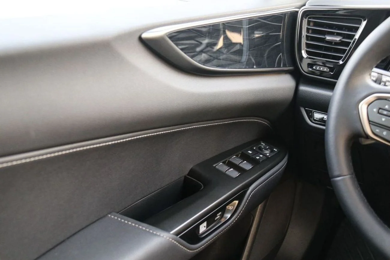 Lexus NX350h 2025 at black