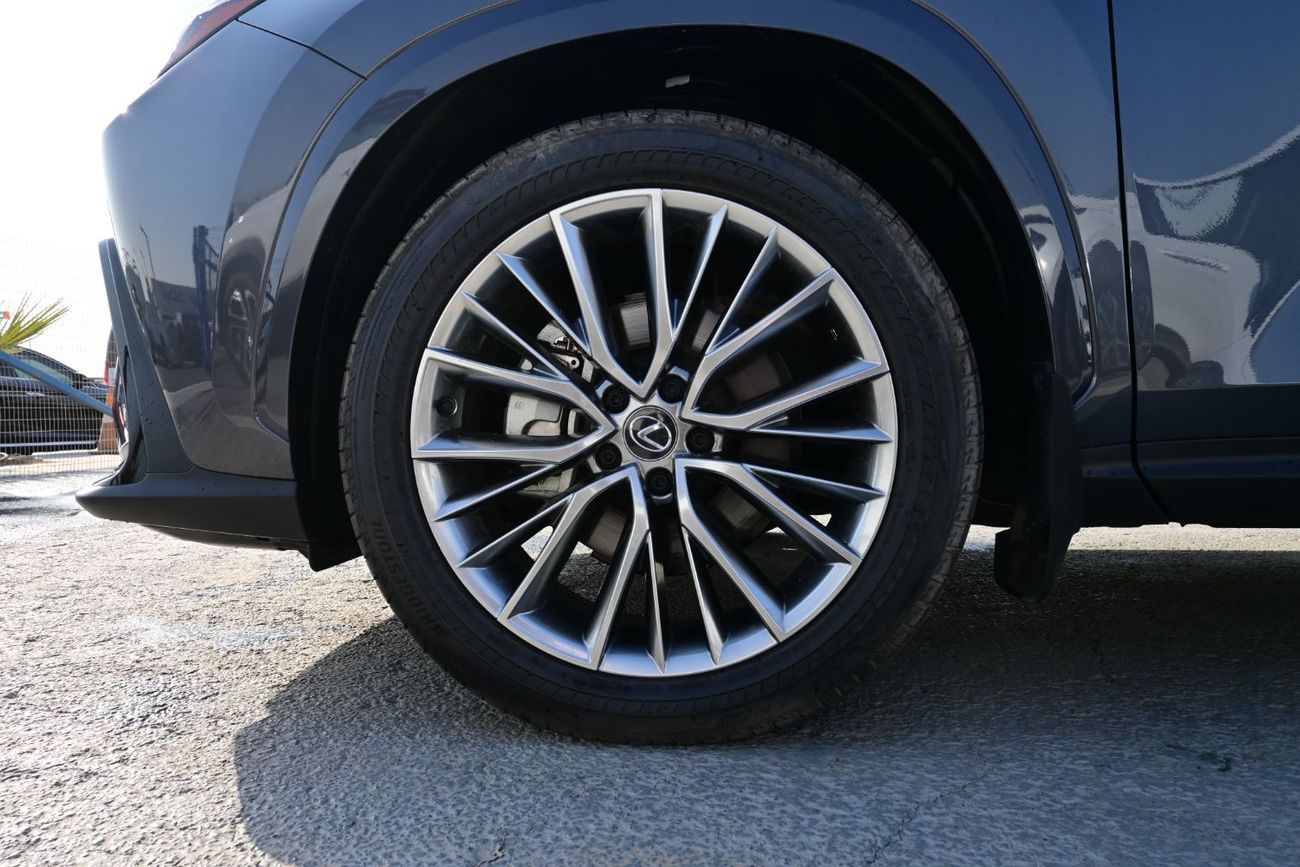 Lexus NX350h Platinum 2.5L Hybrid AWD, Model 2025 black