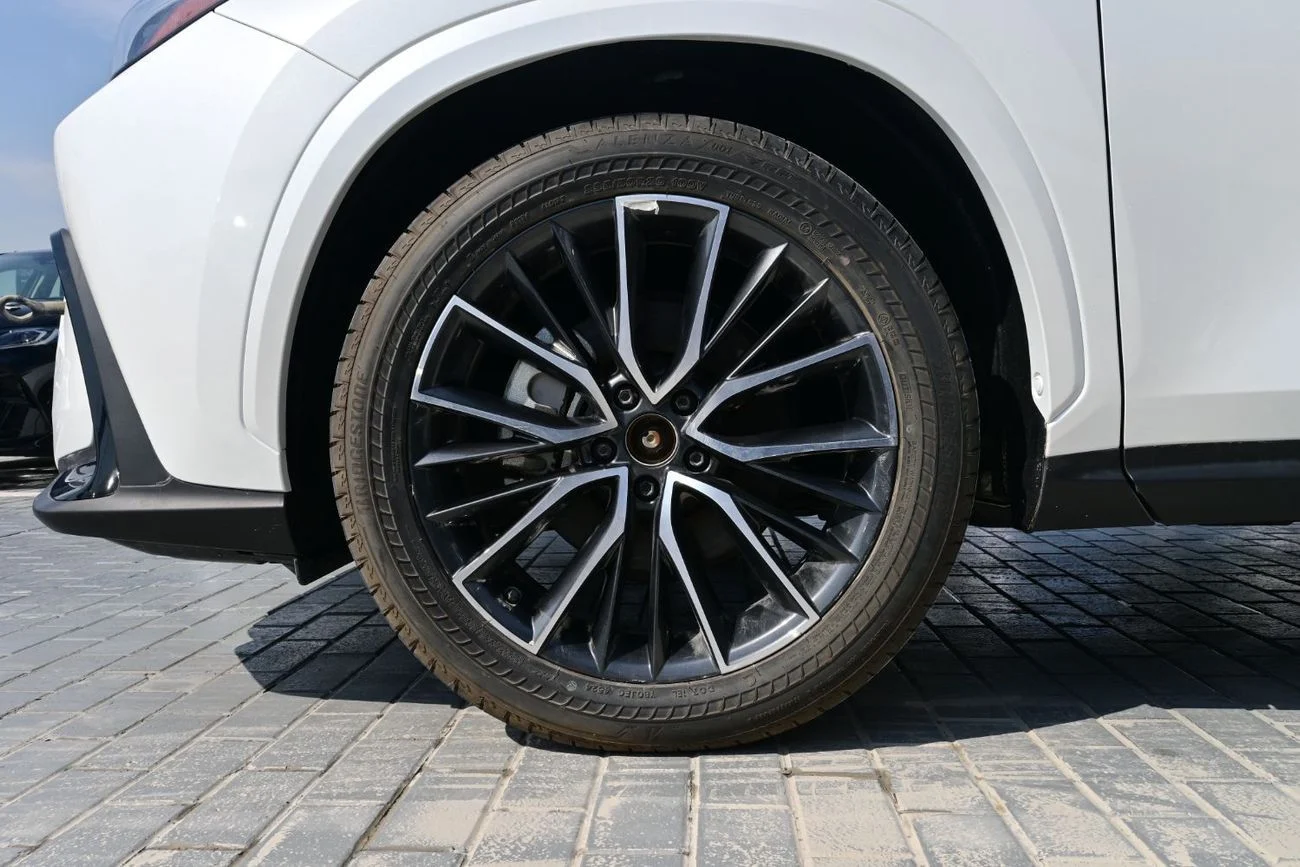 Lexus NX350h Platinum 2.5L Hybrid AWD, Model 2025
