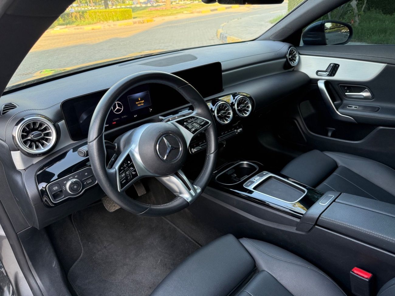 Mercedes Benz CLA250 Premium + 2.0L 2026