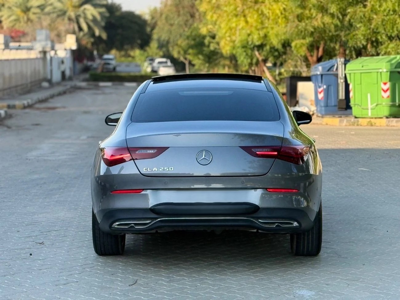 Mercedes Benz CLA250 Premium + 2.0L 2026