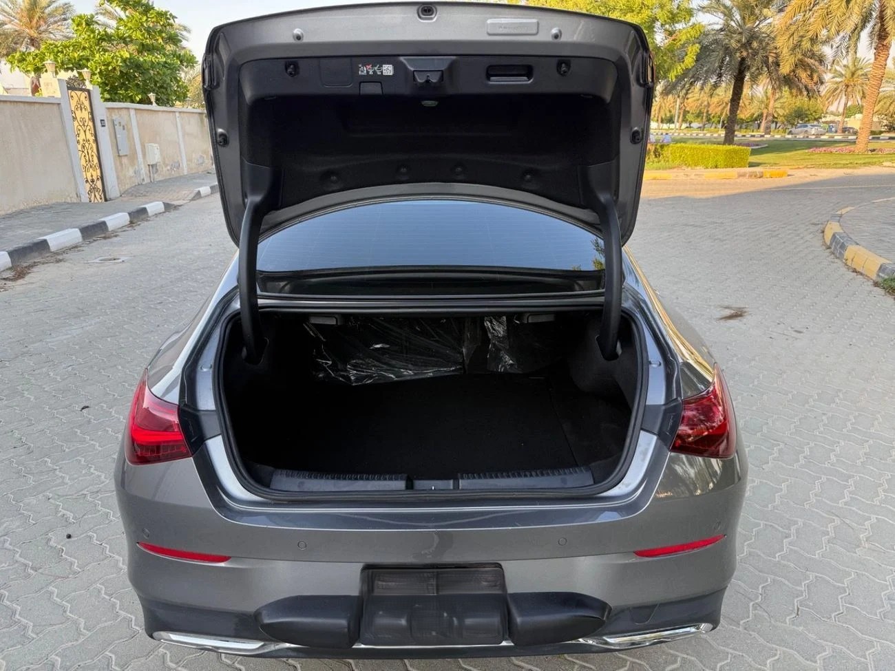 Mercedes Benz CLA250 Premium + 2.0L 2026