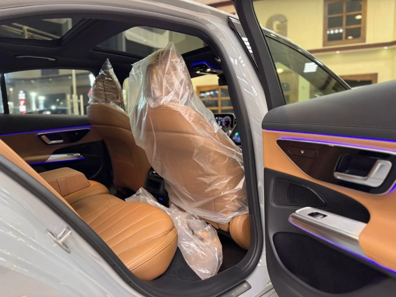 Mercedes Benz E200 _ grey 2026