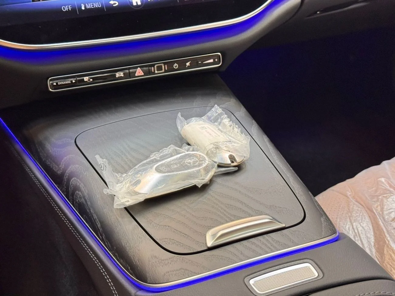 Mercedes Benz E200 _ grey 2026