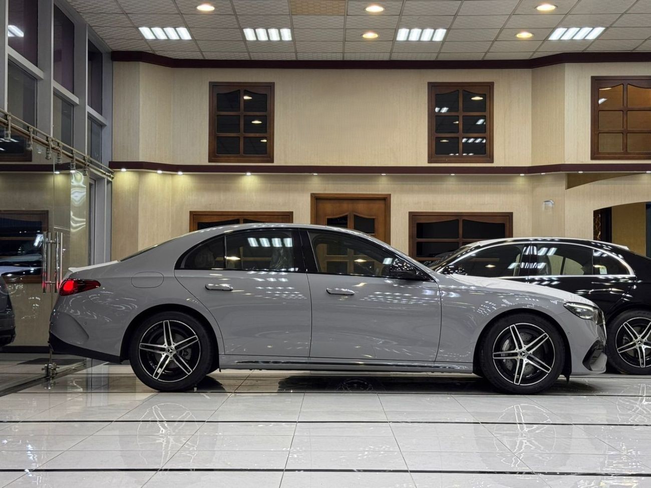 Mercedes Benz E200 _ grey 2026