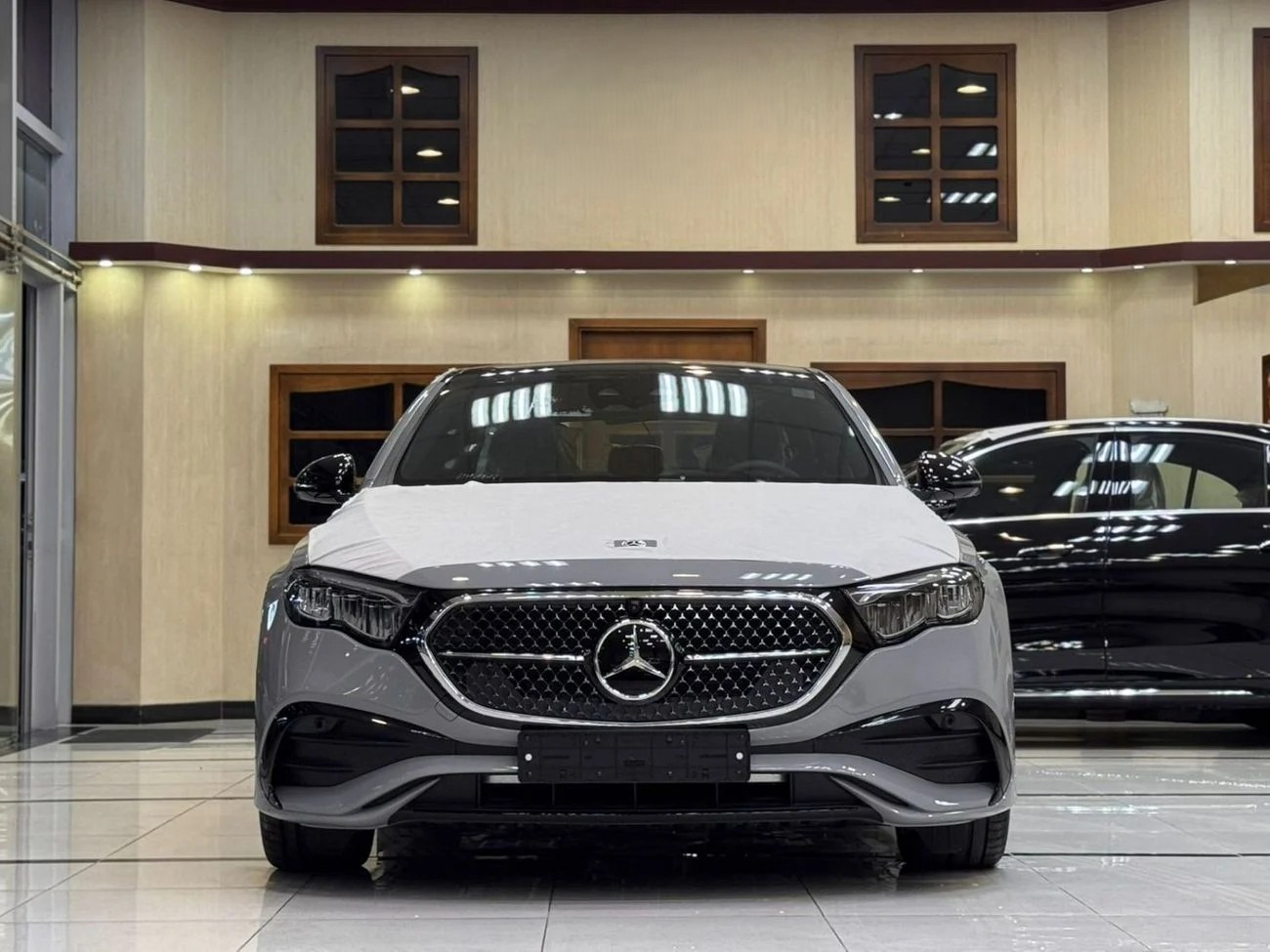 Mercedes Benz E200 _ grey 2026