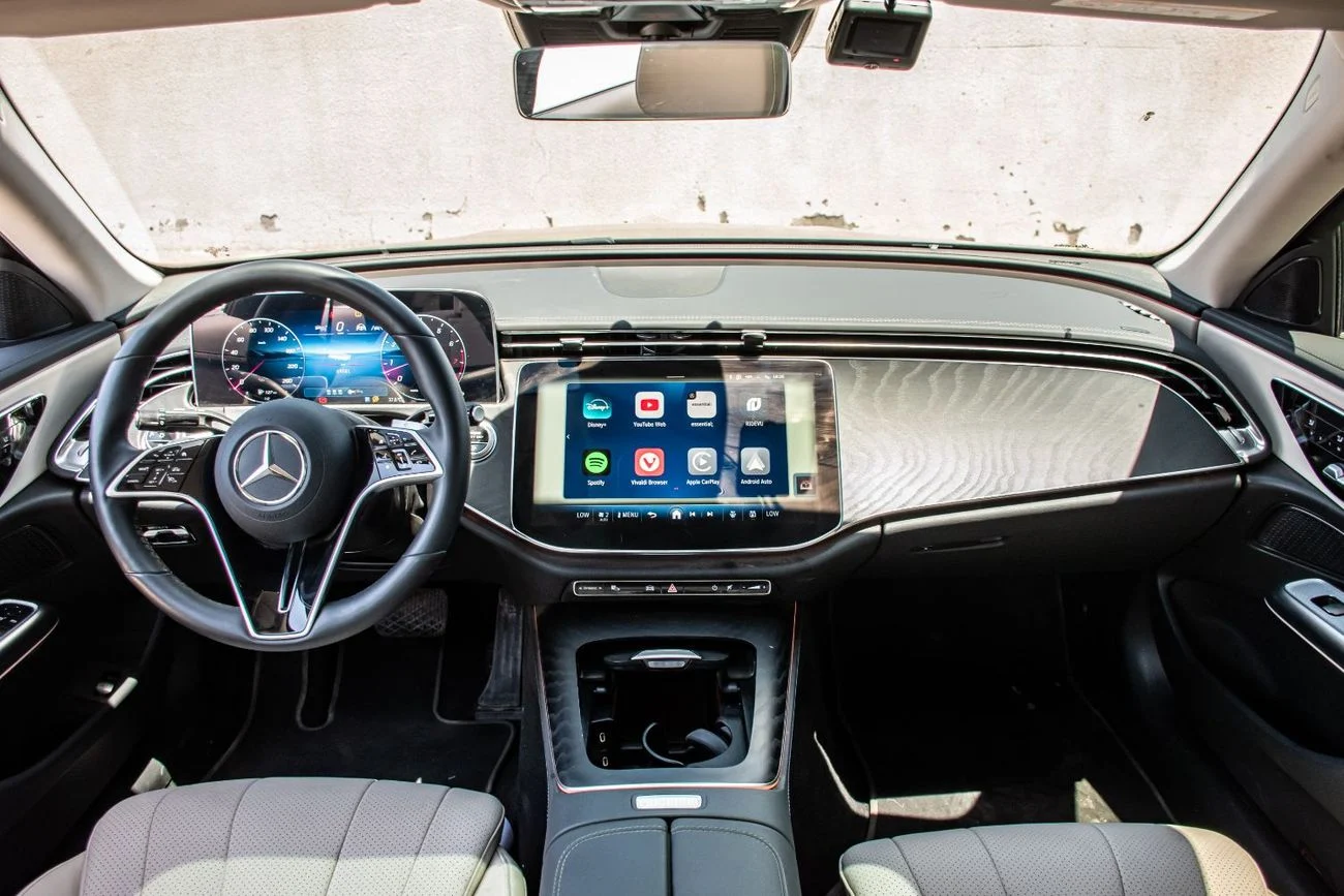 Mercedes Benz E200 STD 2025