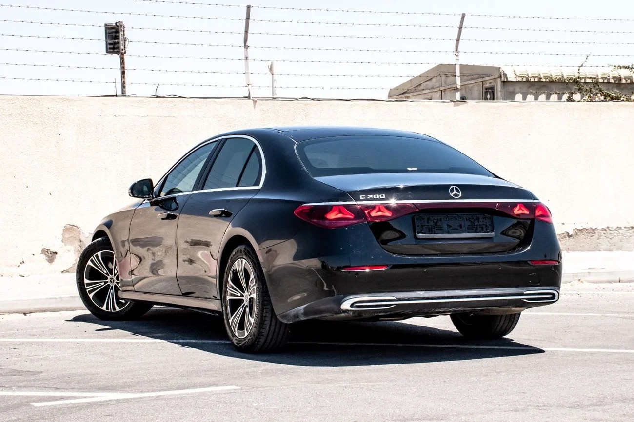 Mercedes Benz E200 STD 2025