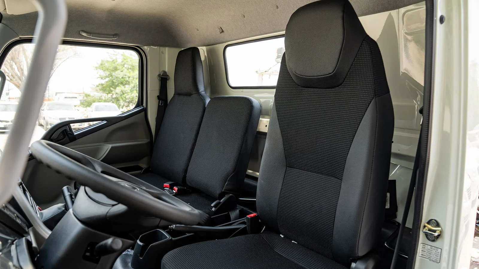 MITSUBISHI FUSO CANTER 4.2D MT MY2025-WHITE